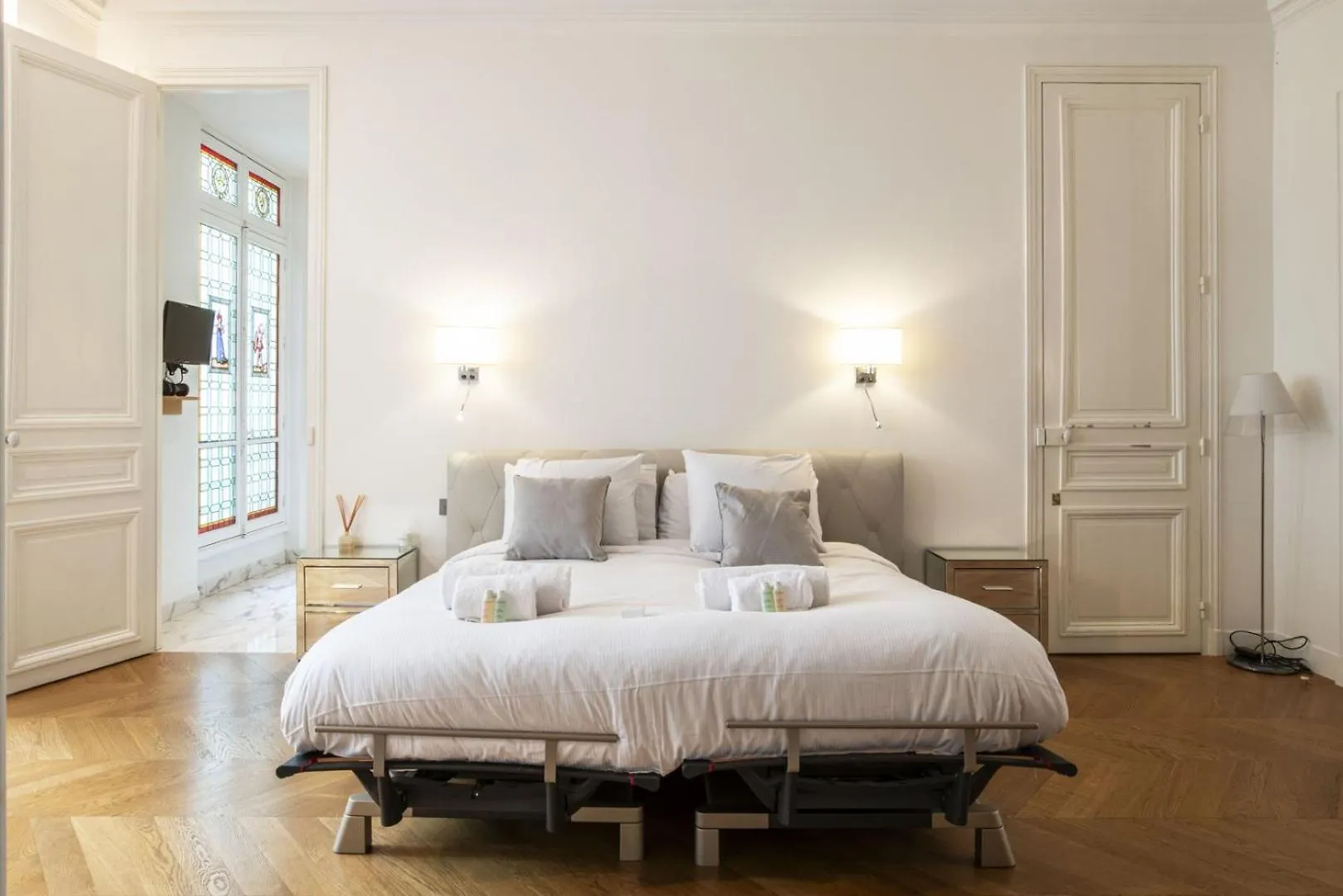 Deluxe Paris St Germain Suite
